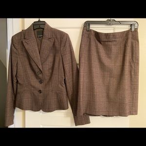 Womens Limited Skirt Suit